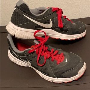Men’s Nike Revolution 2